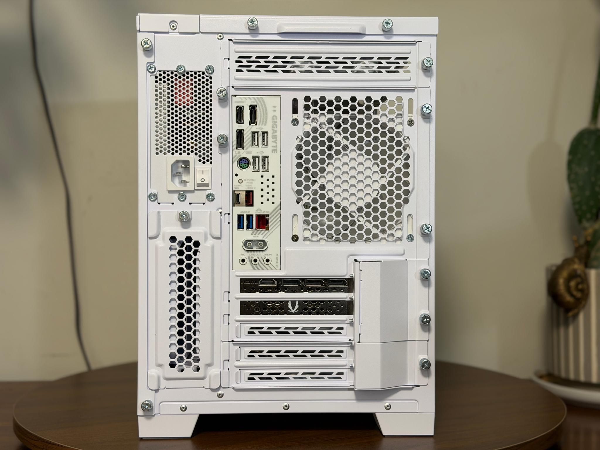 RTX 4080 | Ryzen 7 7800X3D | 32GB DDR5 | B850M | 2TB Gen4 SSD | 850W SFX Custom Loop