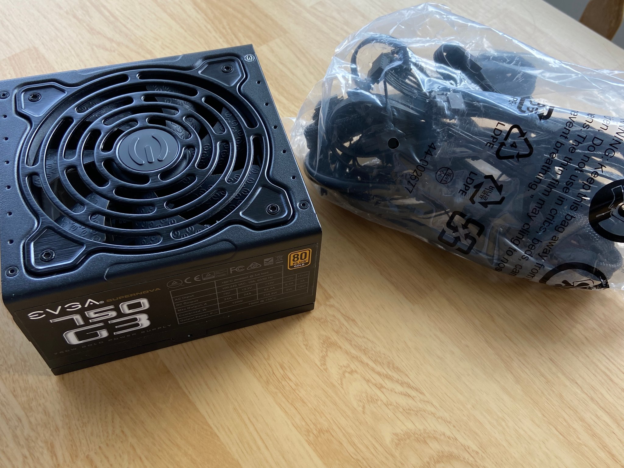 EVGA SuperNOVA 750 G3, 80 Plus Gold 750W