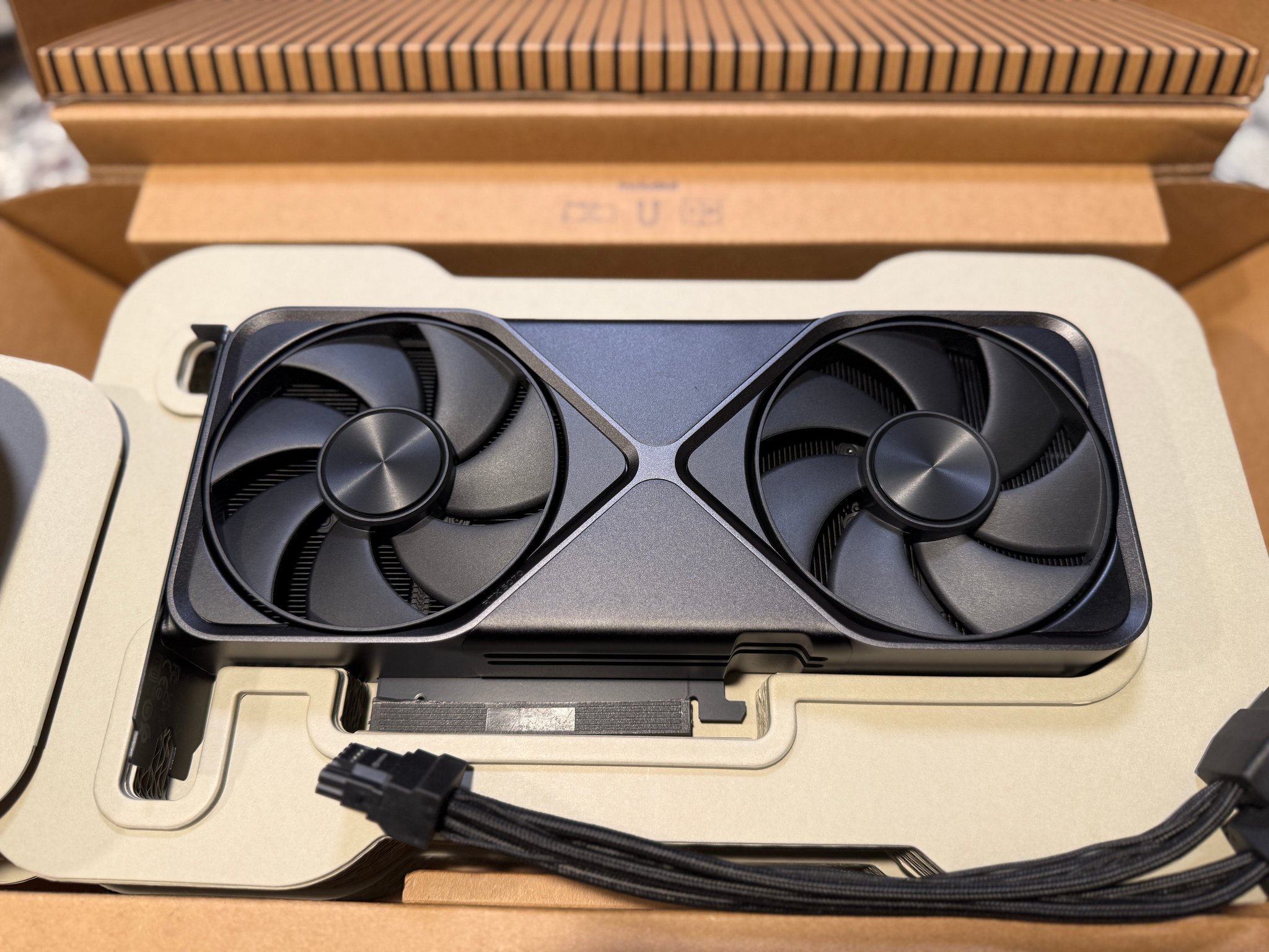 MSI Gaming Trio RTX 5070 | Jawa