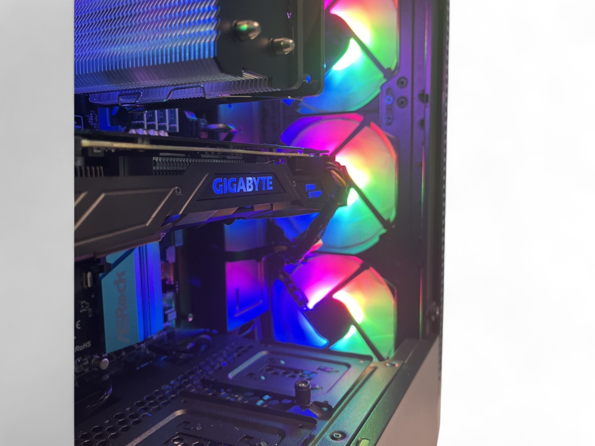 Nvidia GTX 1070 | Up to 3.8 GHz Intel Xeon E3-1231 [i7-4770 equivalent] | 32GB RAM | 512GB SSD
