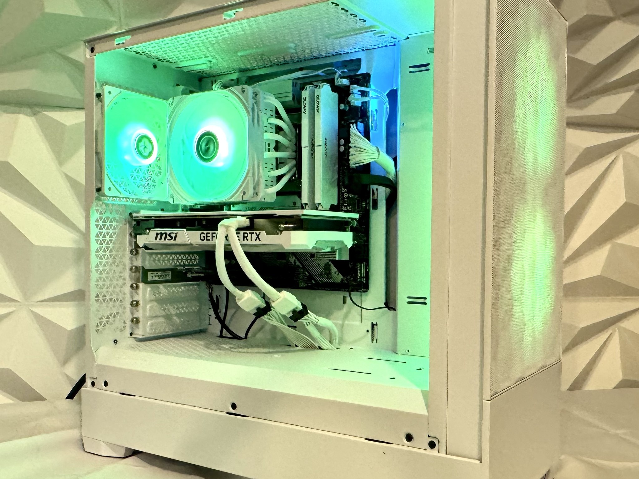 Clearance “Snow Wolf” Intel Core i5-12600KF, 4070 super, 32 gb DDR4, 1TB ssd, and 4TB Hd with WiFi