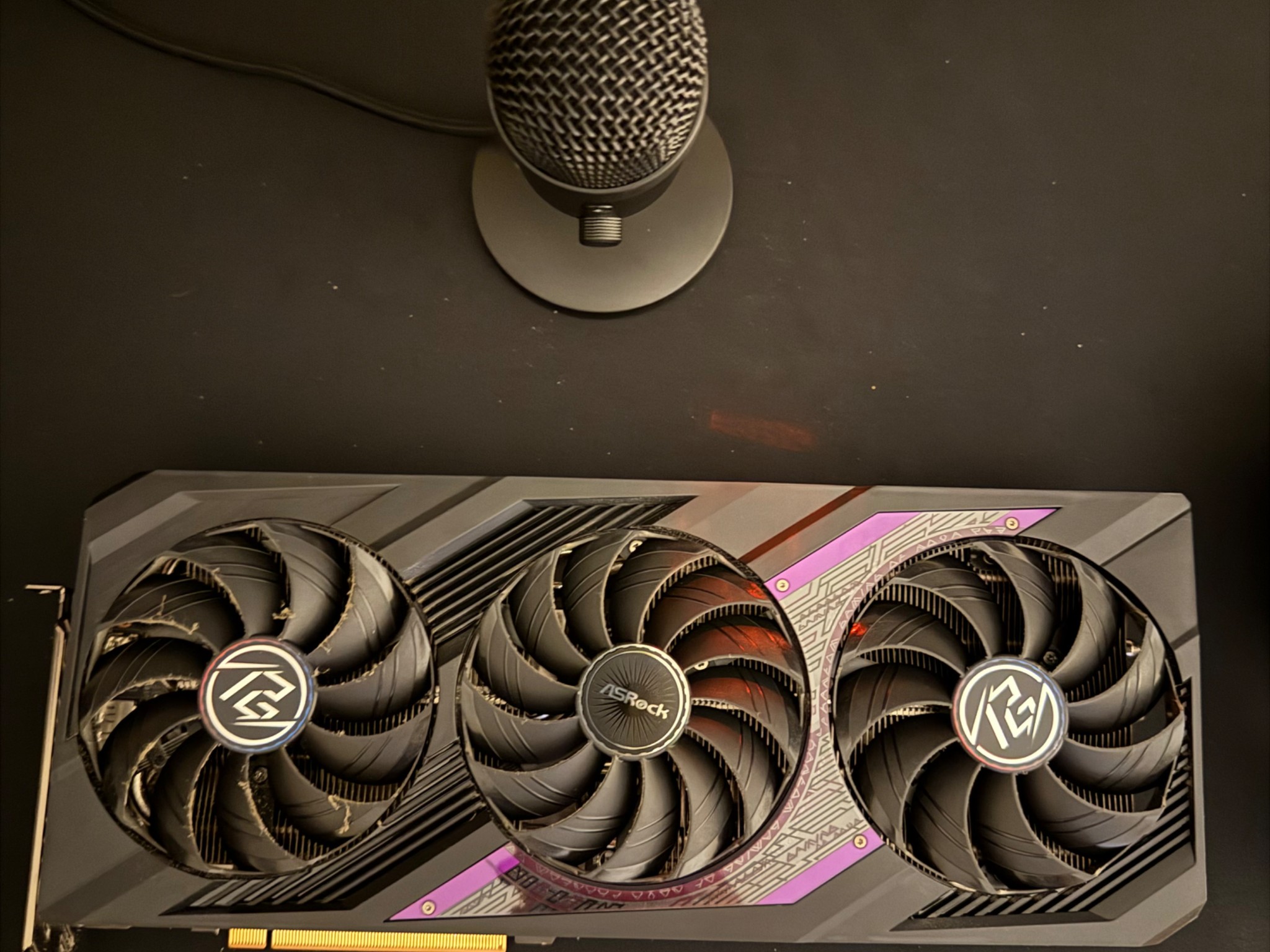 RX 7700XT PHANTOM GAMING