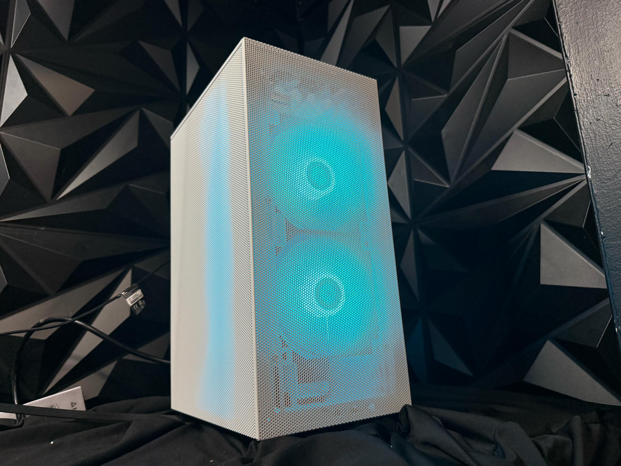 🥛❄️ THE MILK MINI ❄️🥛Ryzen 5 7500X3D| RX 9060XT 16 GB| 32 GB DDR5| 1 TB NVMe| 650W PSU