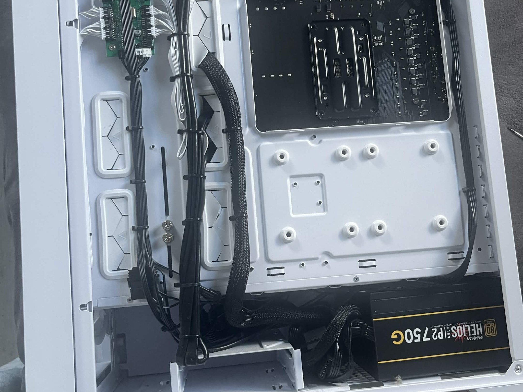 🖥️ RX 9070 XT | Ryzen 9 9900x | 32gb DDR5 Ram | 2TB Gen 4 m.2 | Water Cooled White Gaming PC