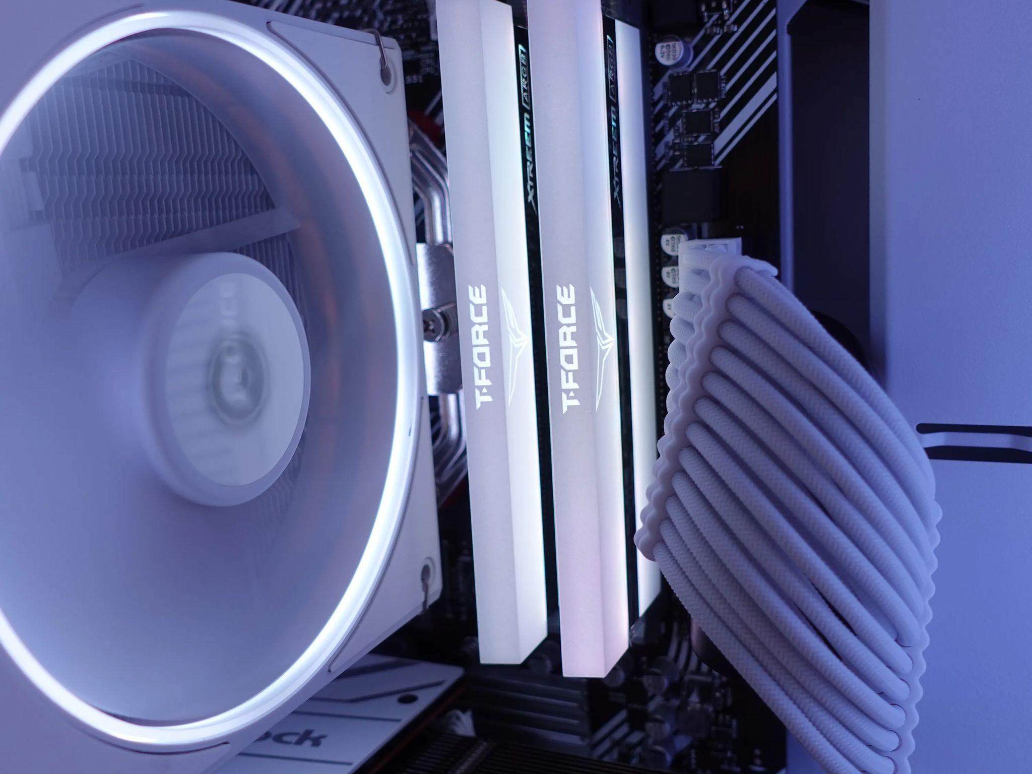 Entry-Level Midrange Gaming PC with AMD Ryzen 5 5600 Radeon RX 6600 1 TB NVMe Windows 11 Home