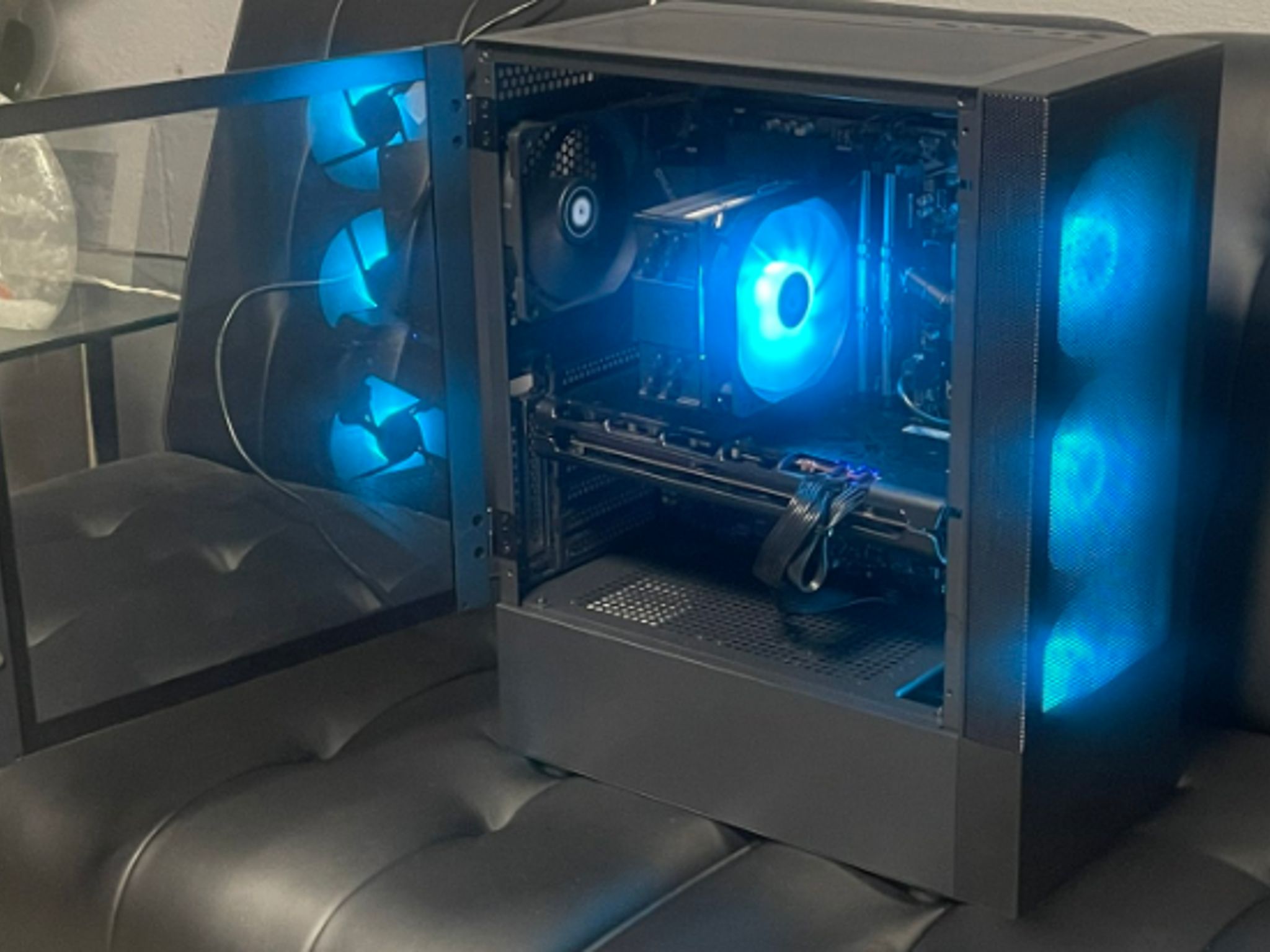 RX 5600 XT, Intel Core i3-10105F, Gigabyte Z590 UD AC (WiFi)