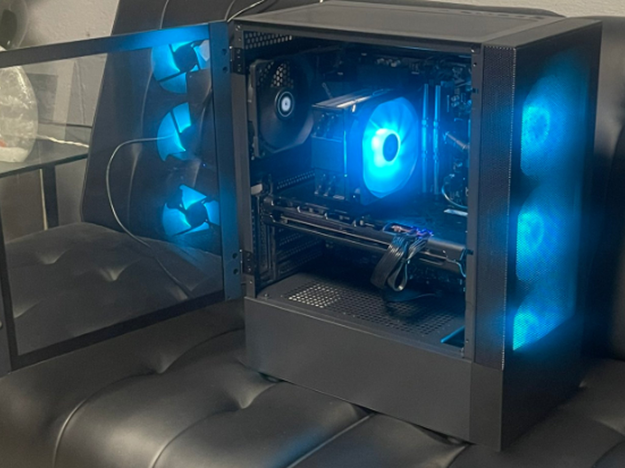 RX 5600 XT, Intel Core i3-10105F, Gigabyte Z590 UD AC (WiFi)