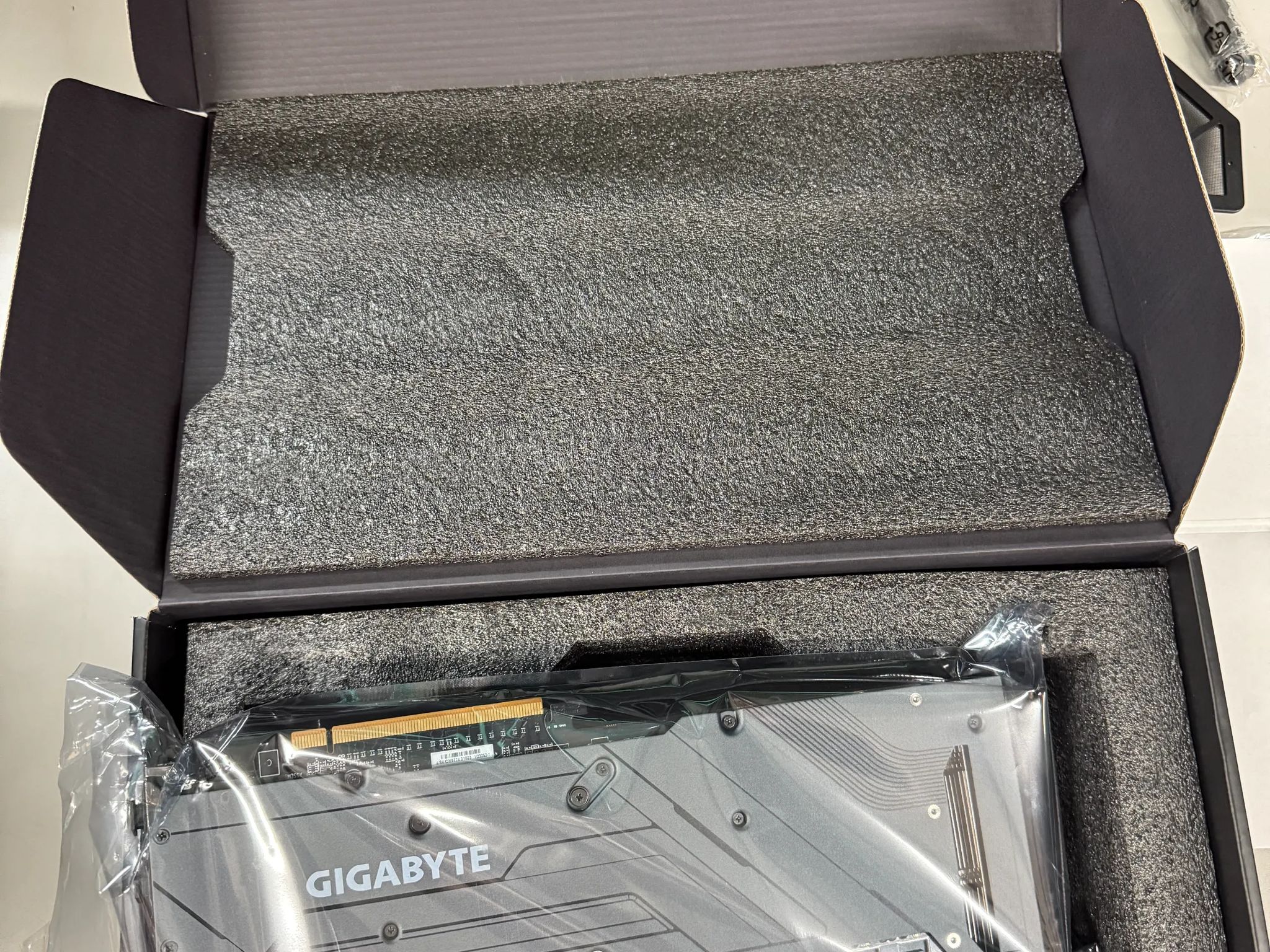 Open Box Gigabyte RX 7700 XT Gaming OC 12GB