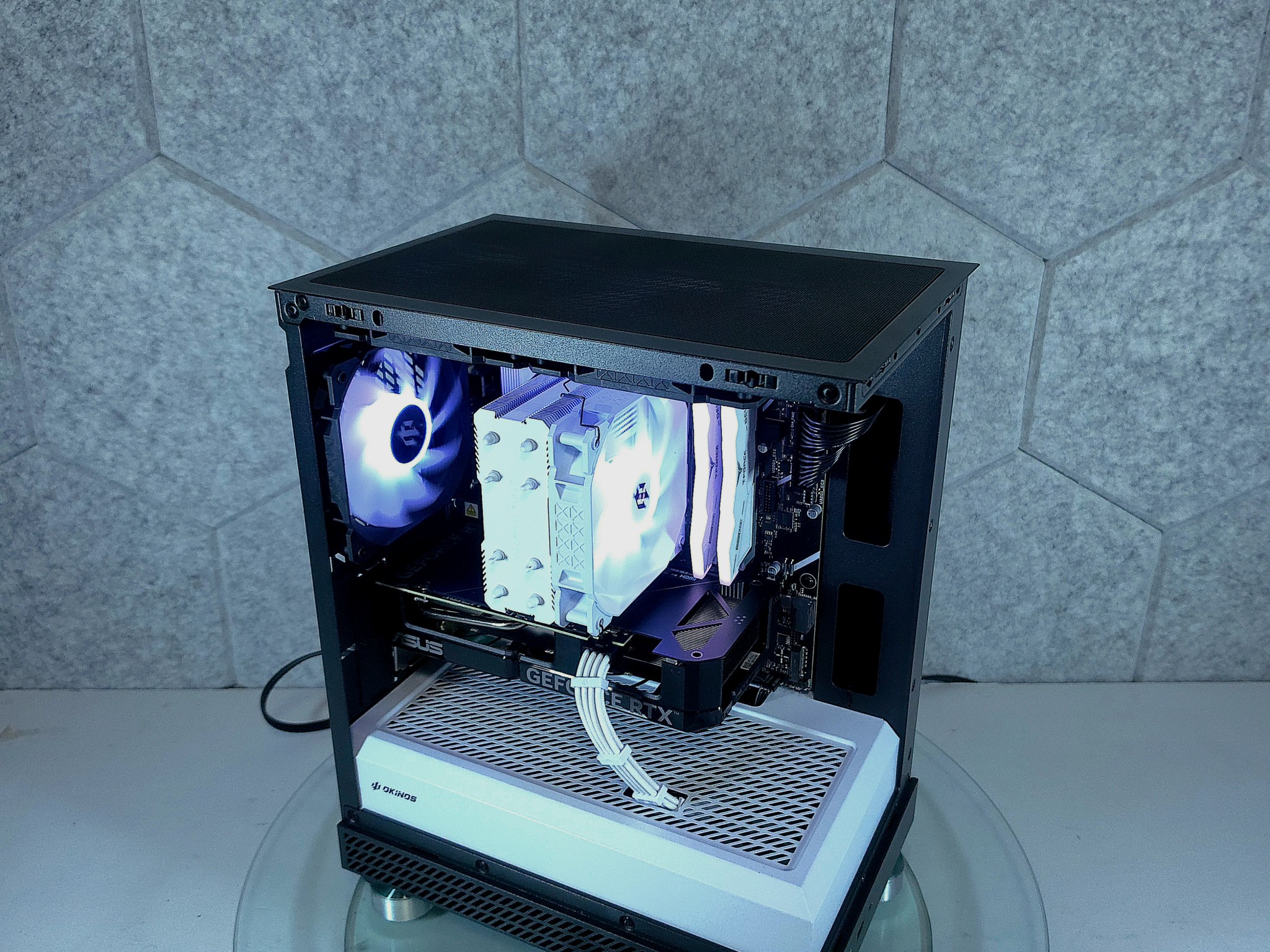 ASUS RTX 4070 🖤 Core i7 14700F