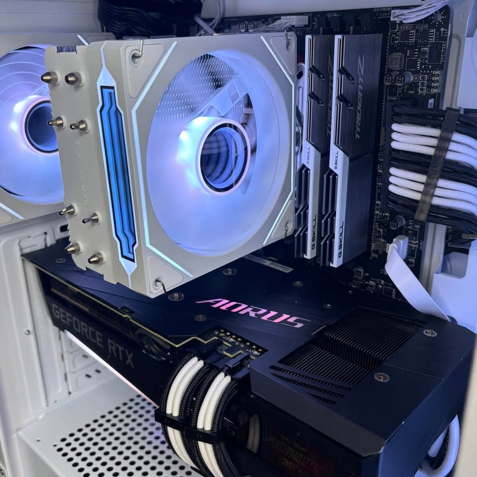 White Gaming PC (RTX 3070 TI 8GB + AMD Ryzen 5 5500 + SSD)
