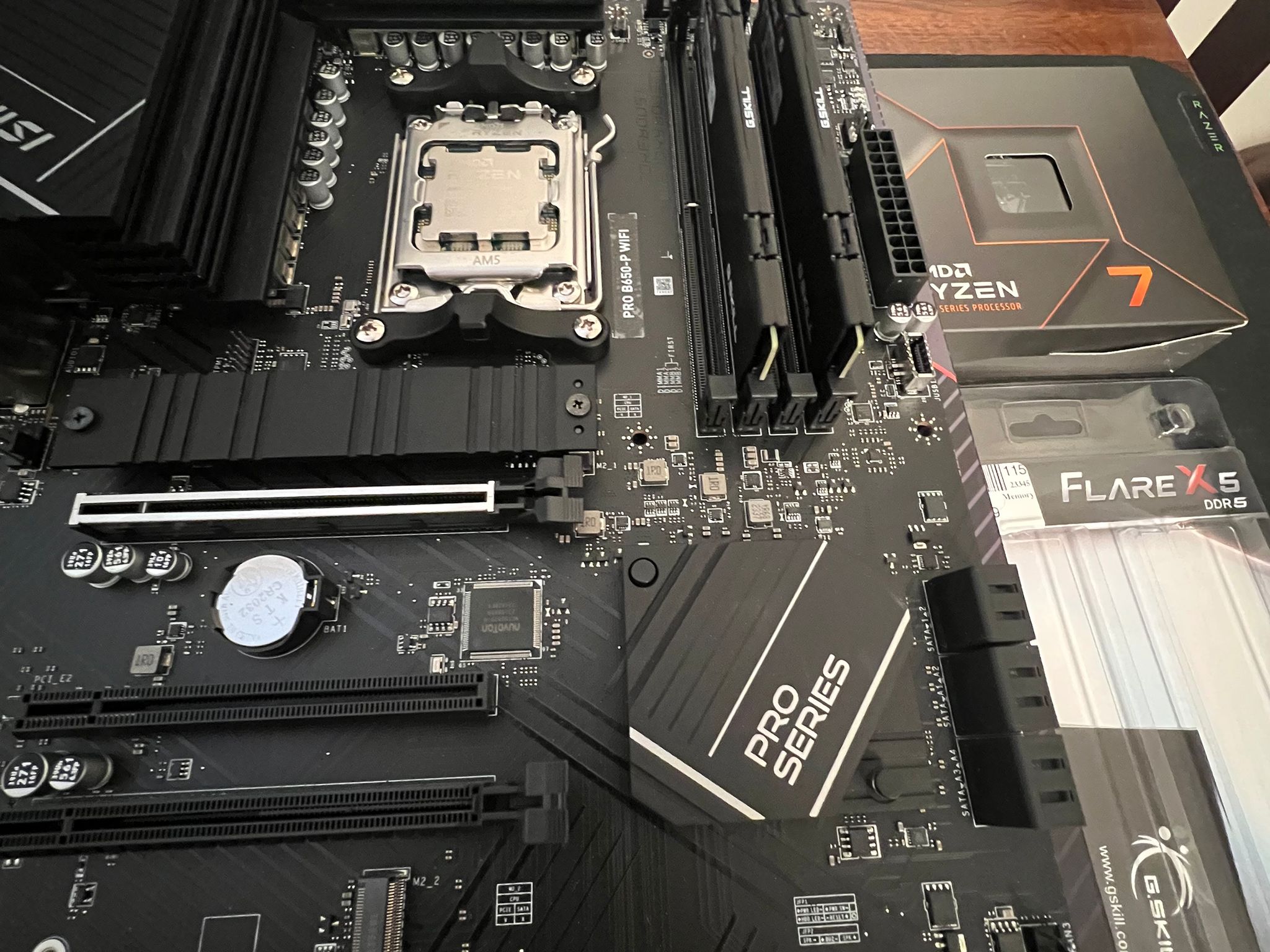 Ryzen 7700X 32GB DDR5 6000Mhz MSI PRO B650-P WiFi CPU MOBO RAM MicroCenter Bundle