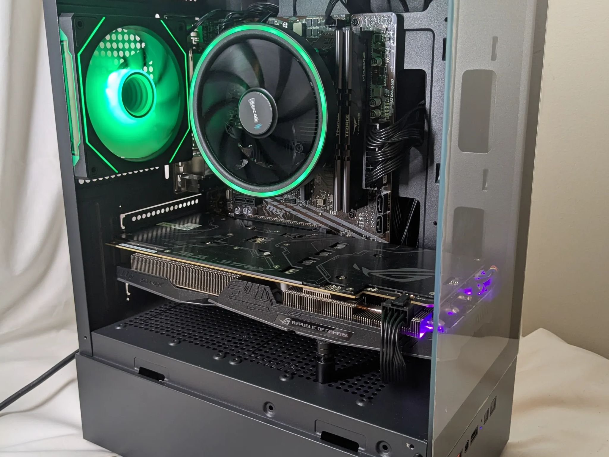 GTX 1060 6GB | Ryzen 5 2600X | 16GB DDR4 | 500 GB SATA SSD | Windows 11 home