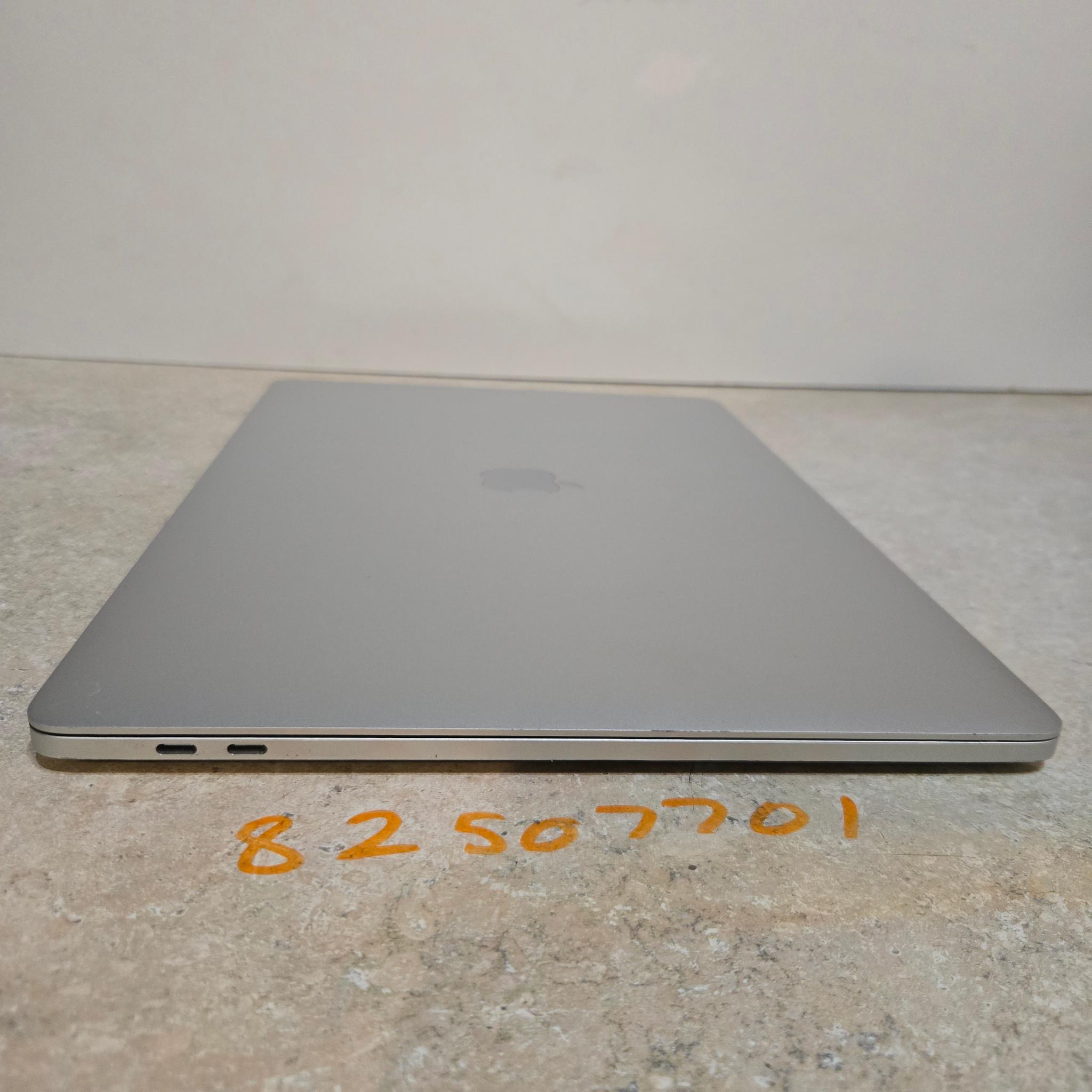 Apple Macbook Pro 15 inch Laptop - 2018 - intel i7 - 512GB SSD - Model A1990