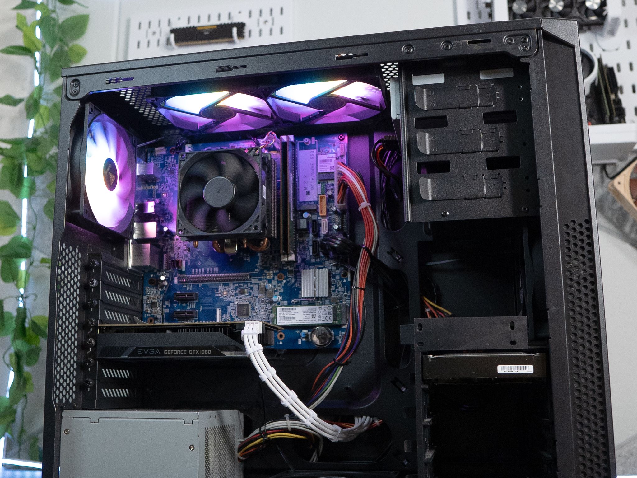🎮👾 | EVGA GTX 1060 6GB | RYZEN 5 1600X | 16GB DDR4 RAM | 256GB M.2 SSD + 1.5TB HDD | Elite Borealis