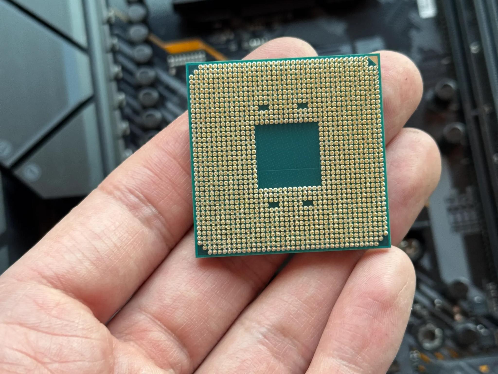 AMD Ryzen 7 3700X and ASUS TUF GAMING X570-PLUS (WI-FI)