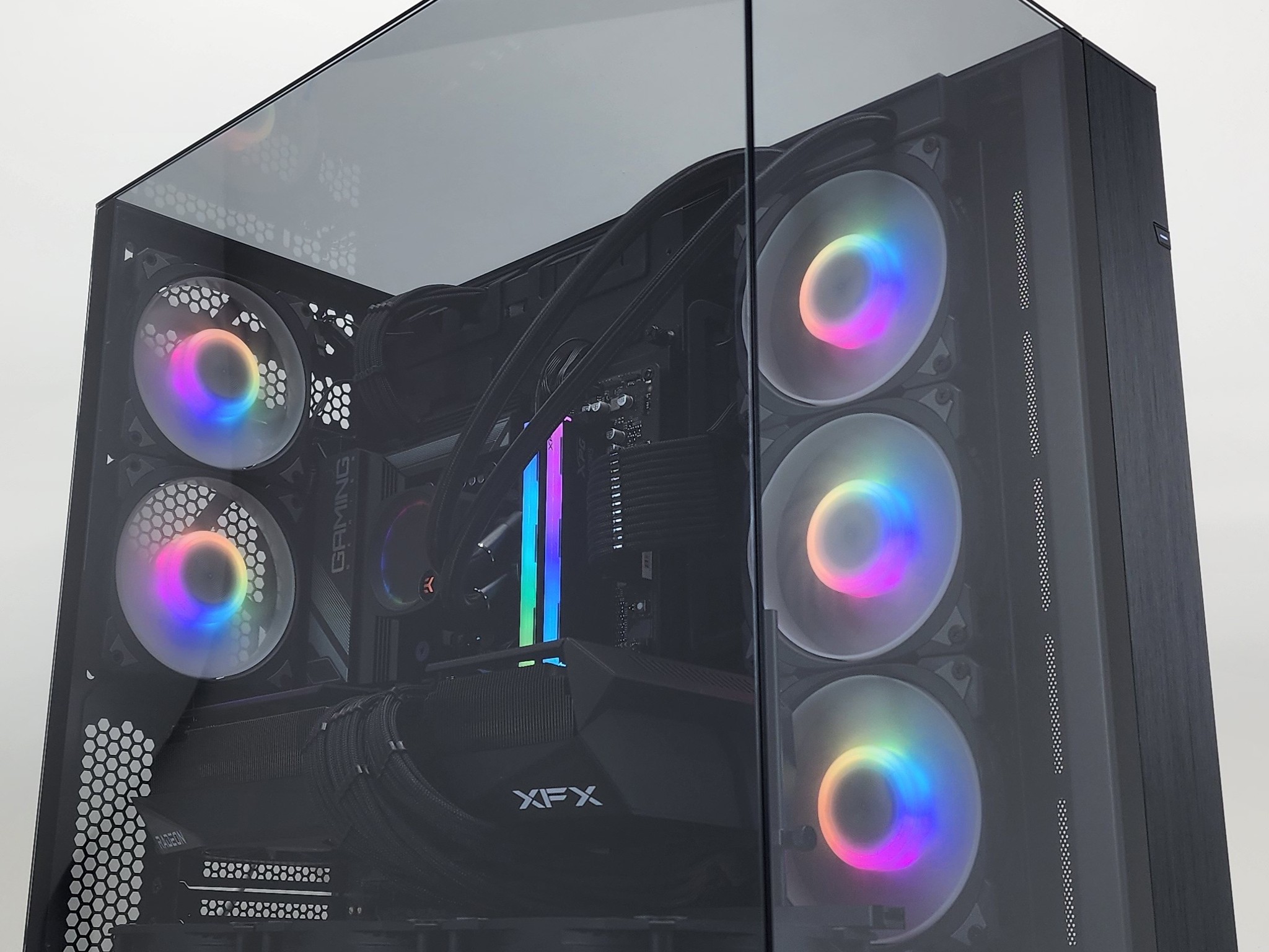 Gaming PC Ryzen 7 7800X3D 32GB RAM 2TB SSD RX 9070 XT 16GB Windows 11 Computer