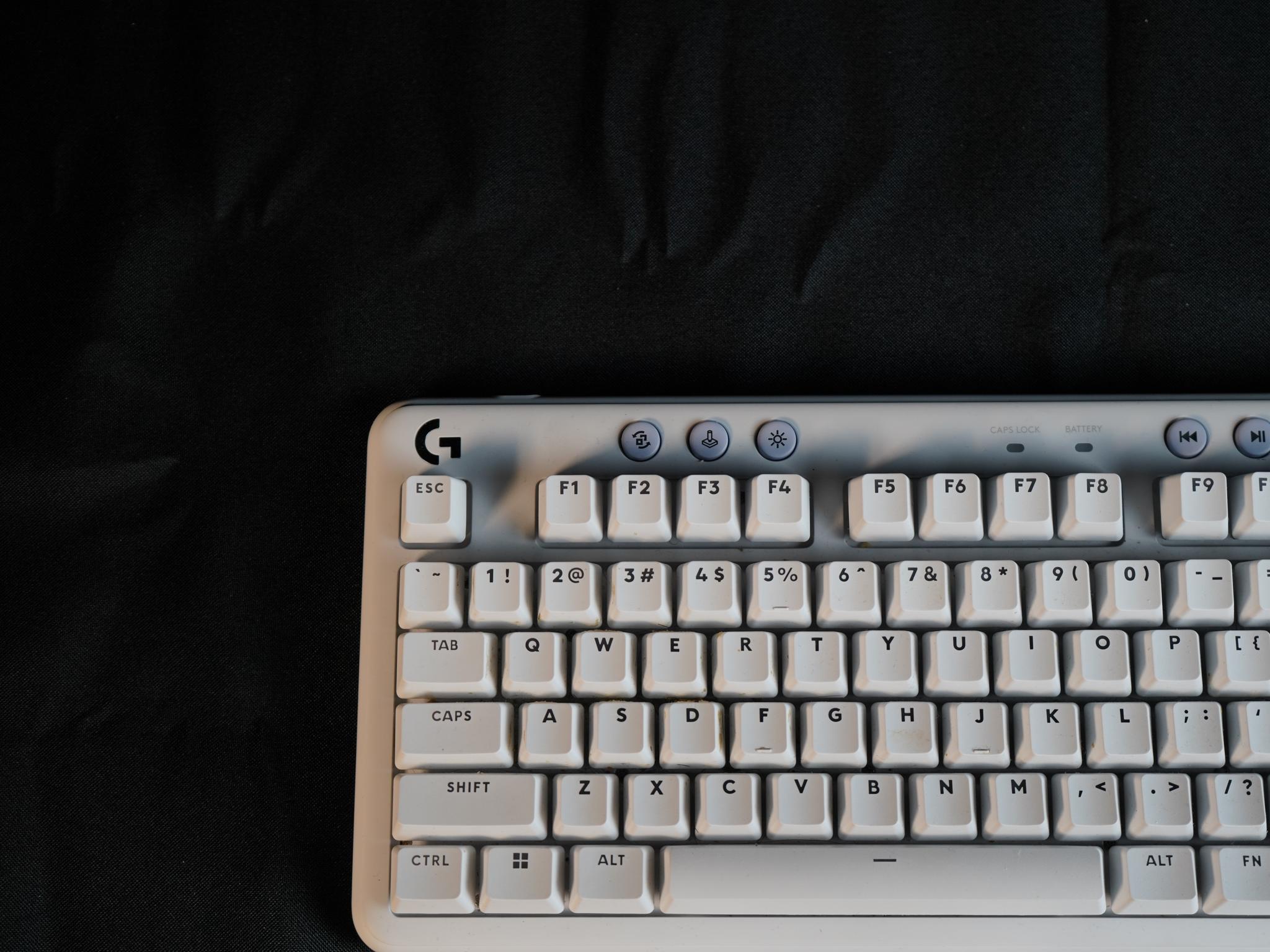 Gaming Keyboard = Logitech G715 TKL Aurora Collection Wireless Mechanical Gaming Keyboard - White