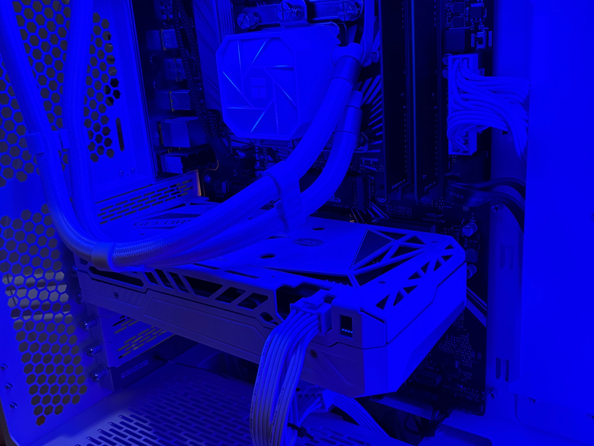 RTX 3060 Ti i7 9700K CUSTOM WHITE GAMING PC 1TB PCIe 4.0 NVME 16GB DDR4 WIFI BLUETOOTH WINDOWS 10/11