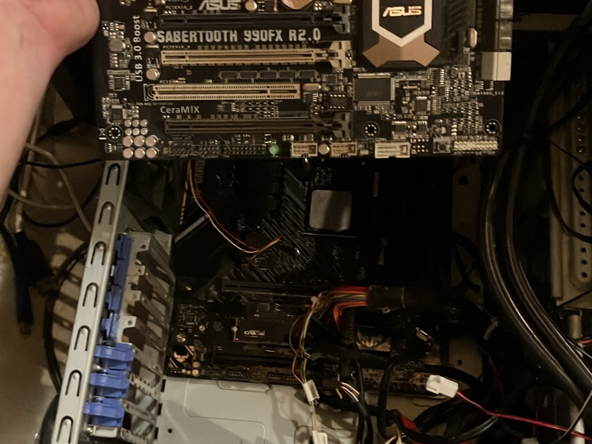 Sabertooth 990fx r2.0 am3+