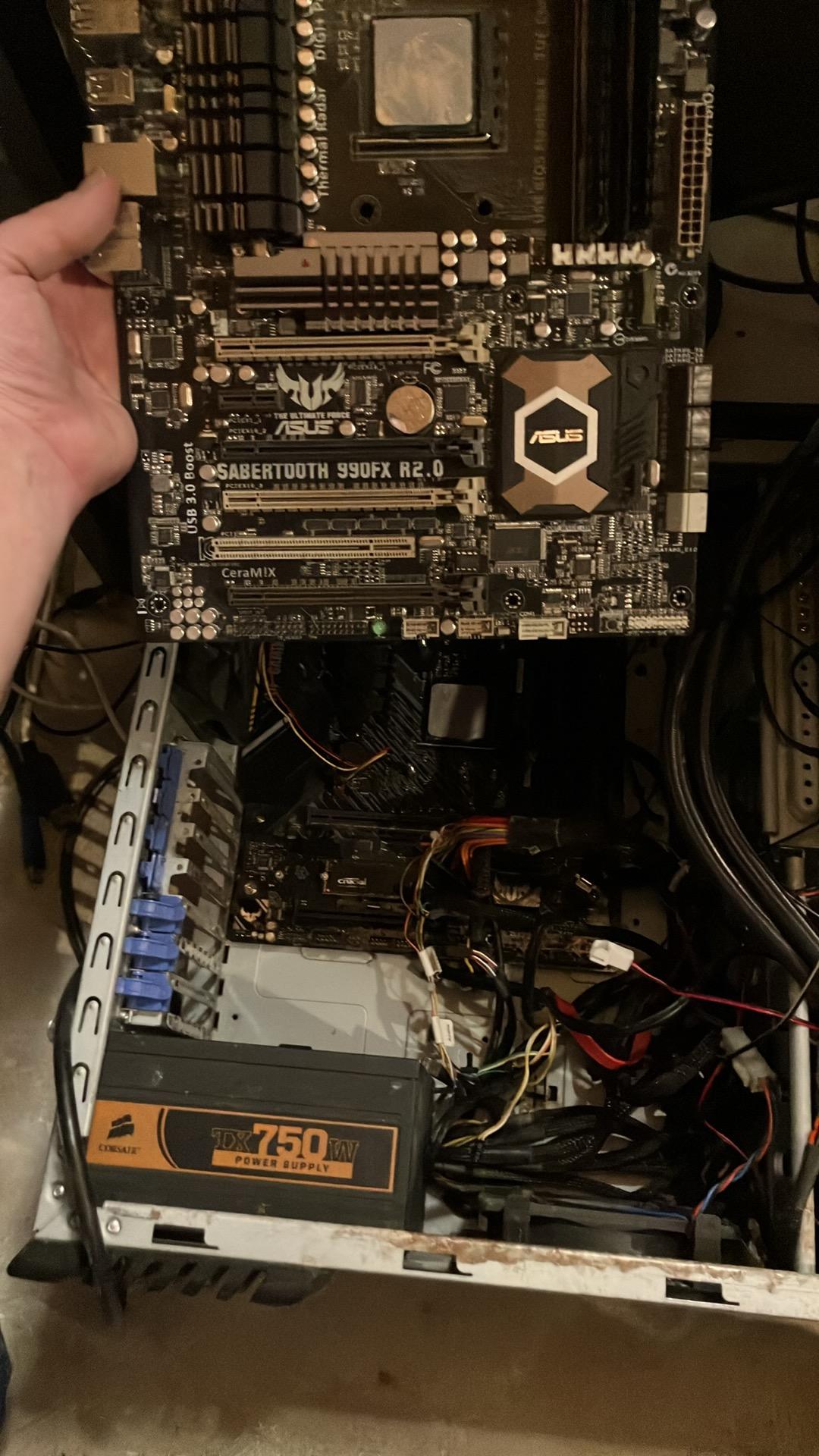 Sabertooth 990fx r2.0 am3+