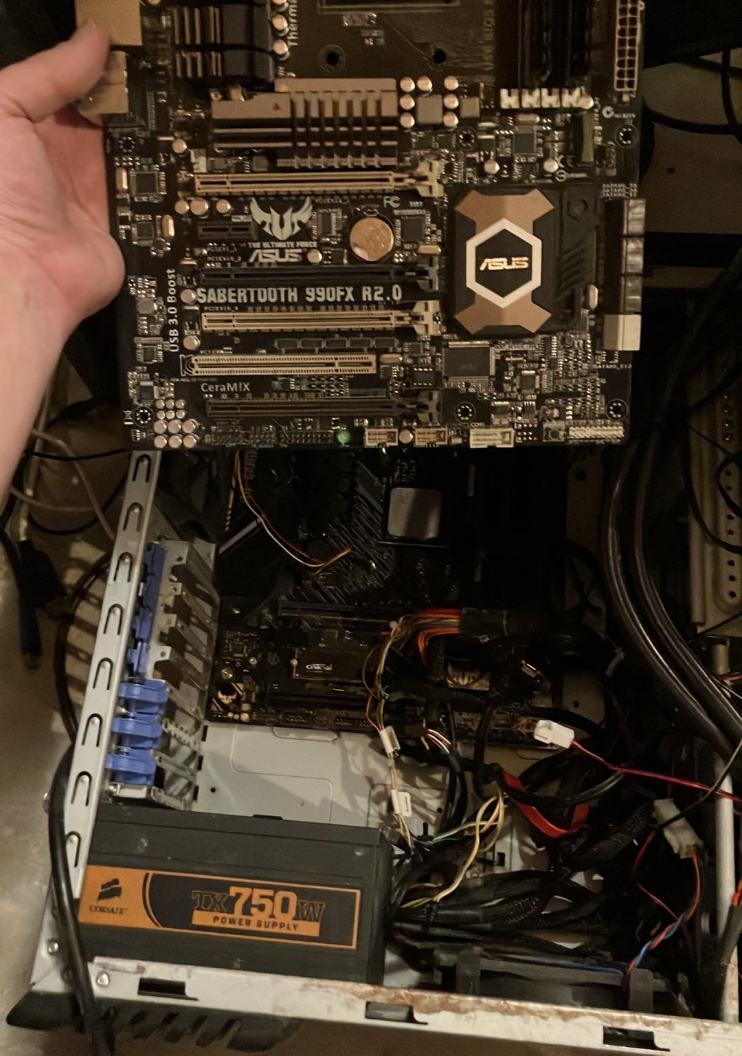 Sabertooth 990fx r2.0 am3+