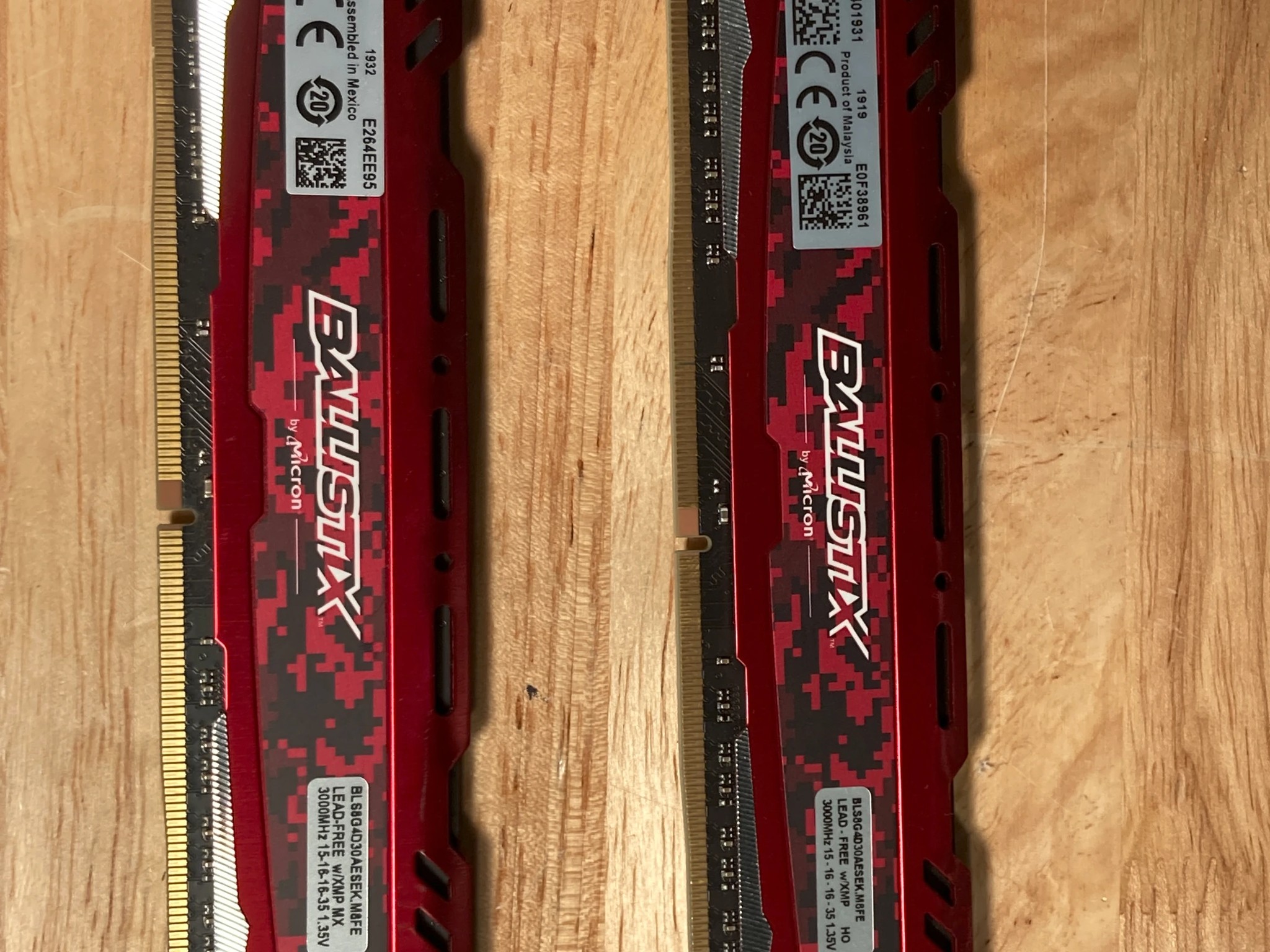 Ryzen 7 3700x, Asrock B550 Velocita, 2x8GB 3000mhz CL15 Crucial Ballistix Sport LT Red