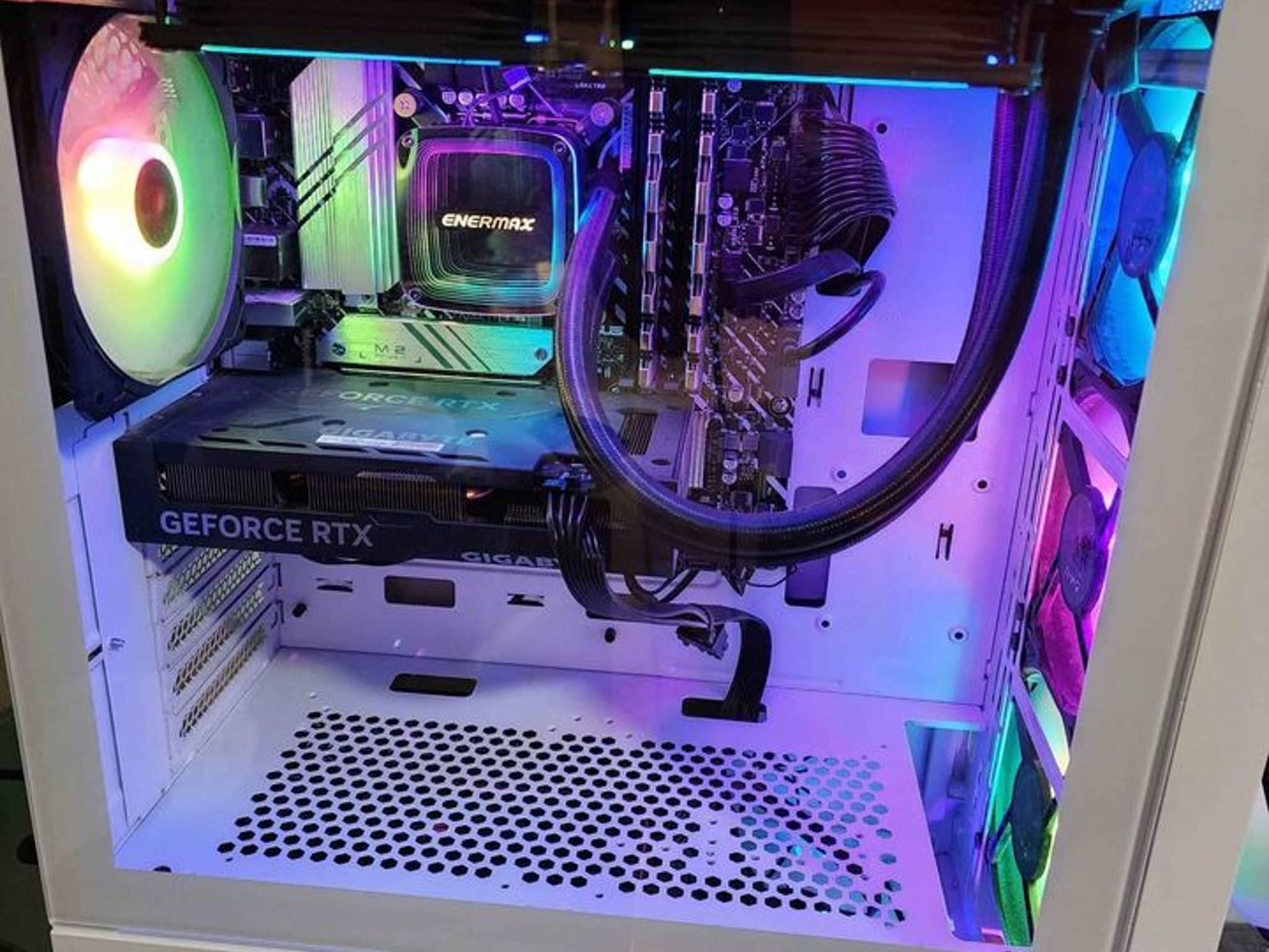 BLACK FRIDAY** Like NEW Skytech Archangel Gaming Pc