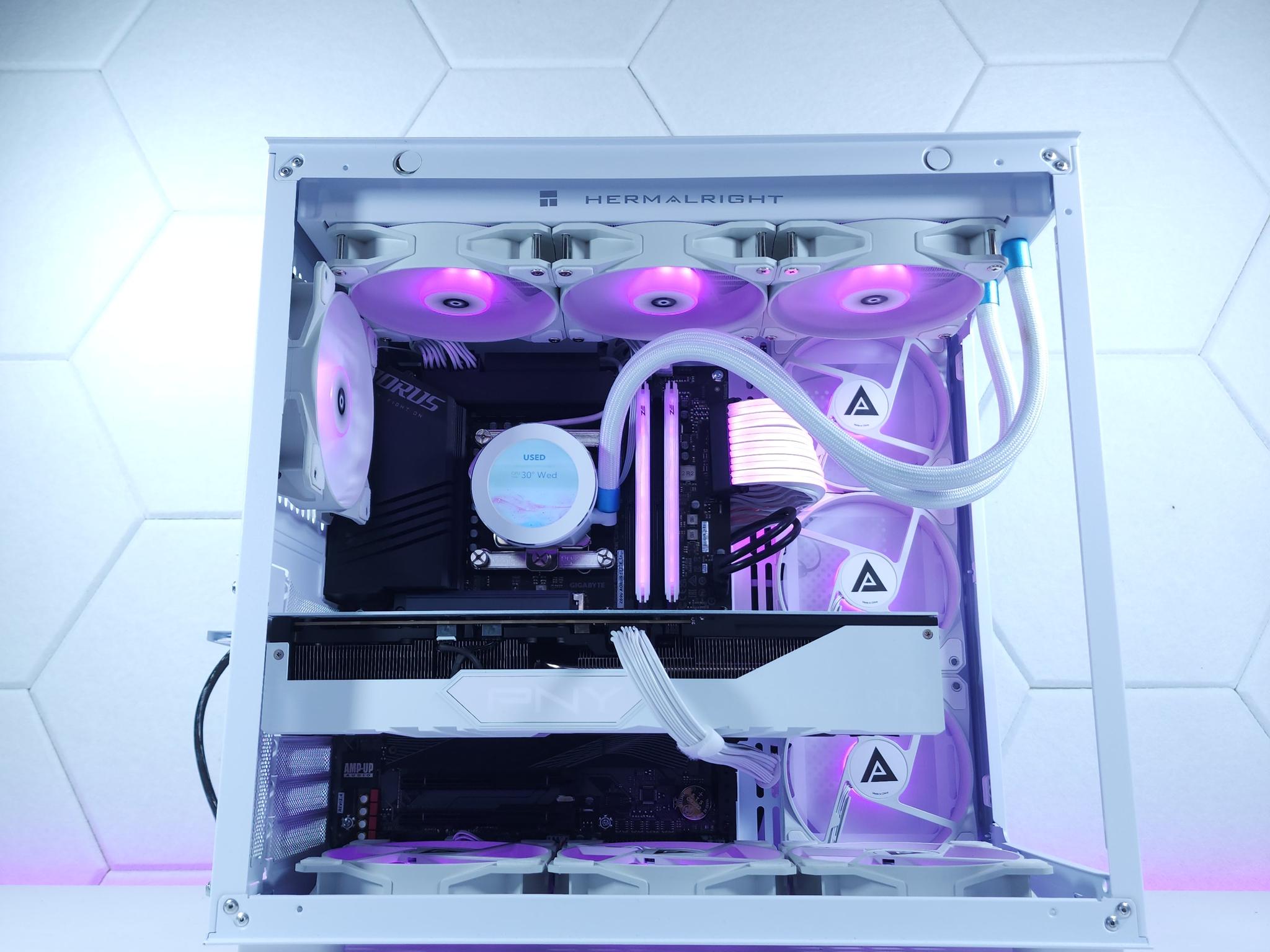 💜🤍RTX 4090 | i9 13900K | 32GB 6000MHz | 6TB NVMe + SSD*