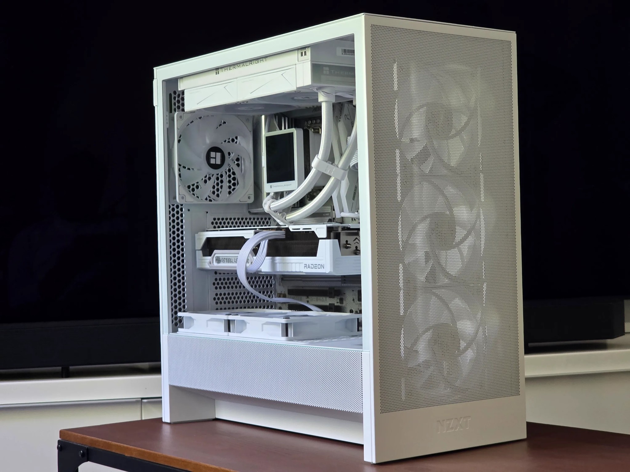 Apex II All-White 4K Gaming PC | Ryzen 7 9800X3D | RX 9070 XT 16 GB | 32GB | 2TB | 2 Year ...