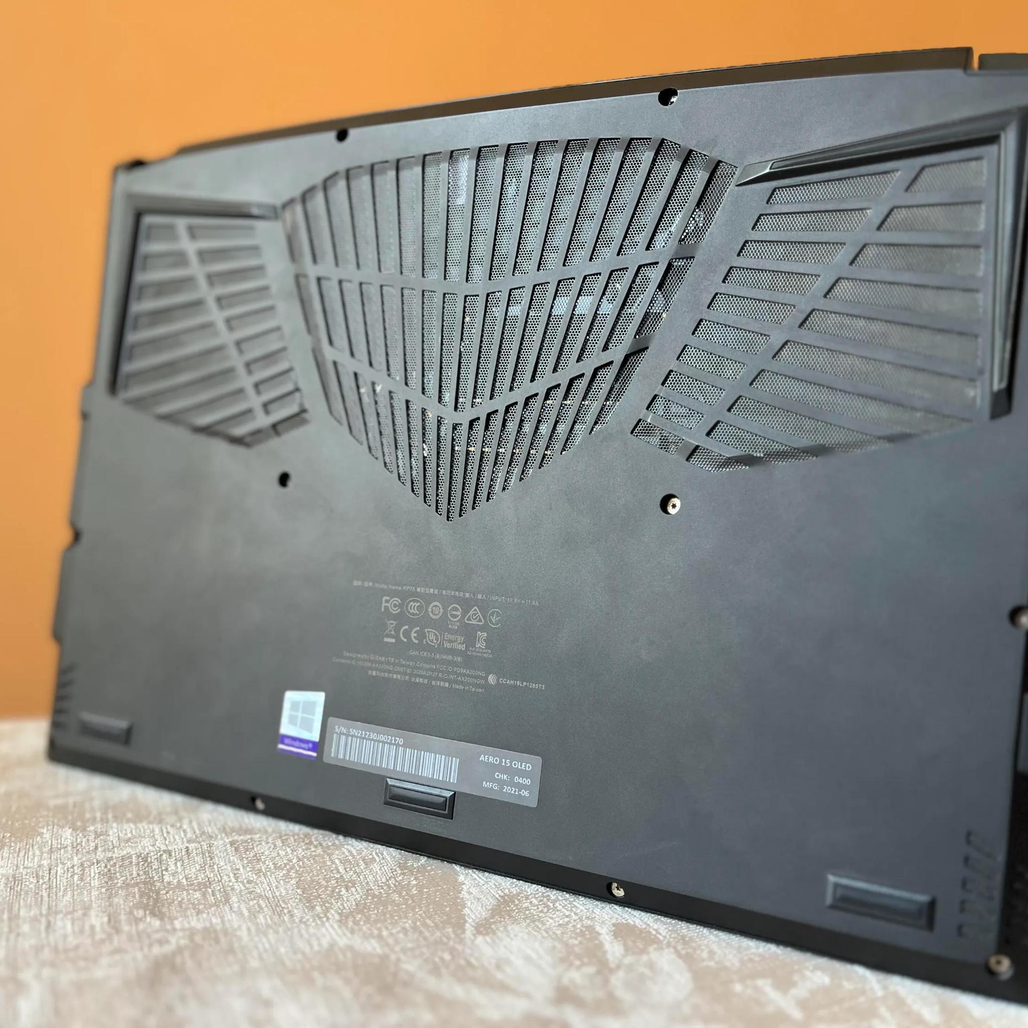 Gigabyte Aero 15, i7 11800h, RTX 3080, 32 GB Ram, 4k OLED