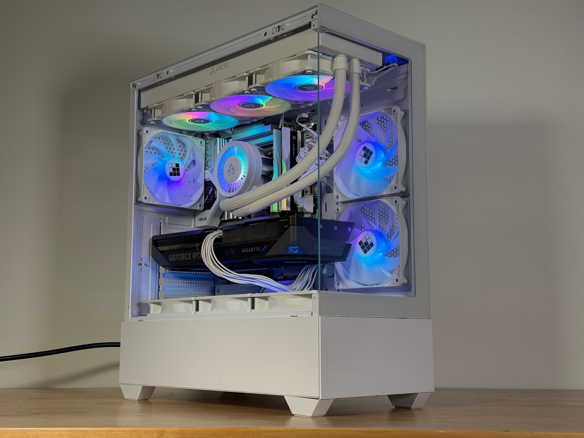 RTX 5070 Intel Core Ultra 7 265k Gaming PC