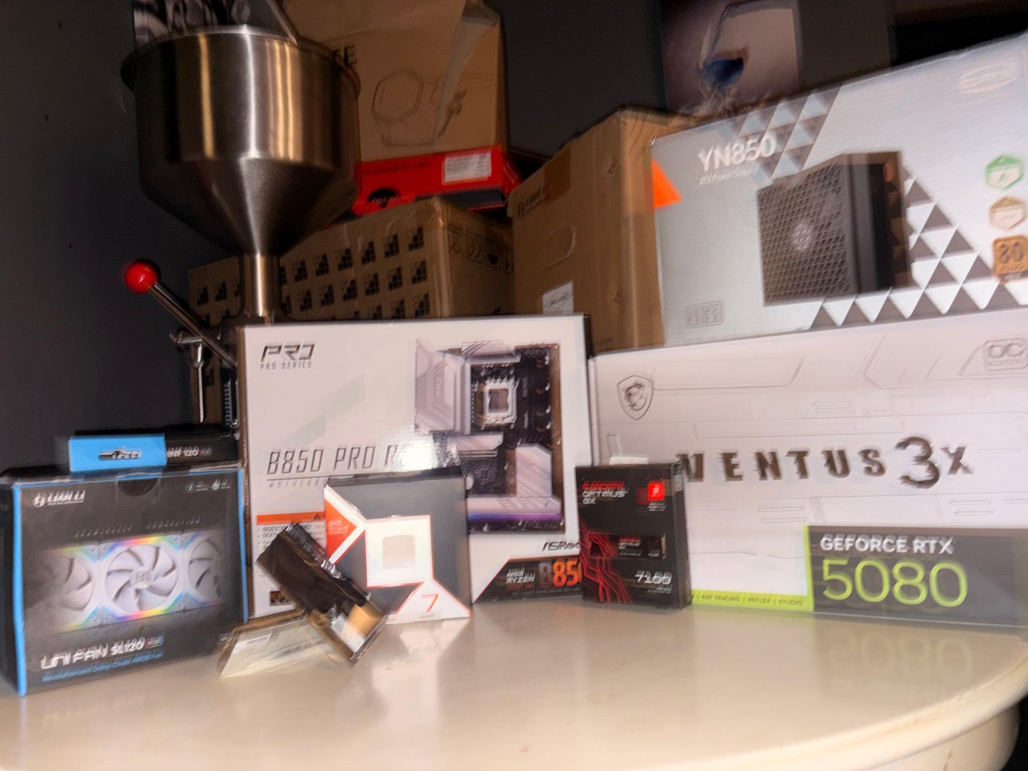 All white 5080/Ryzen 9 7950x3D/32GB RAM/2TB Pc