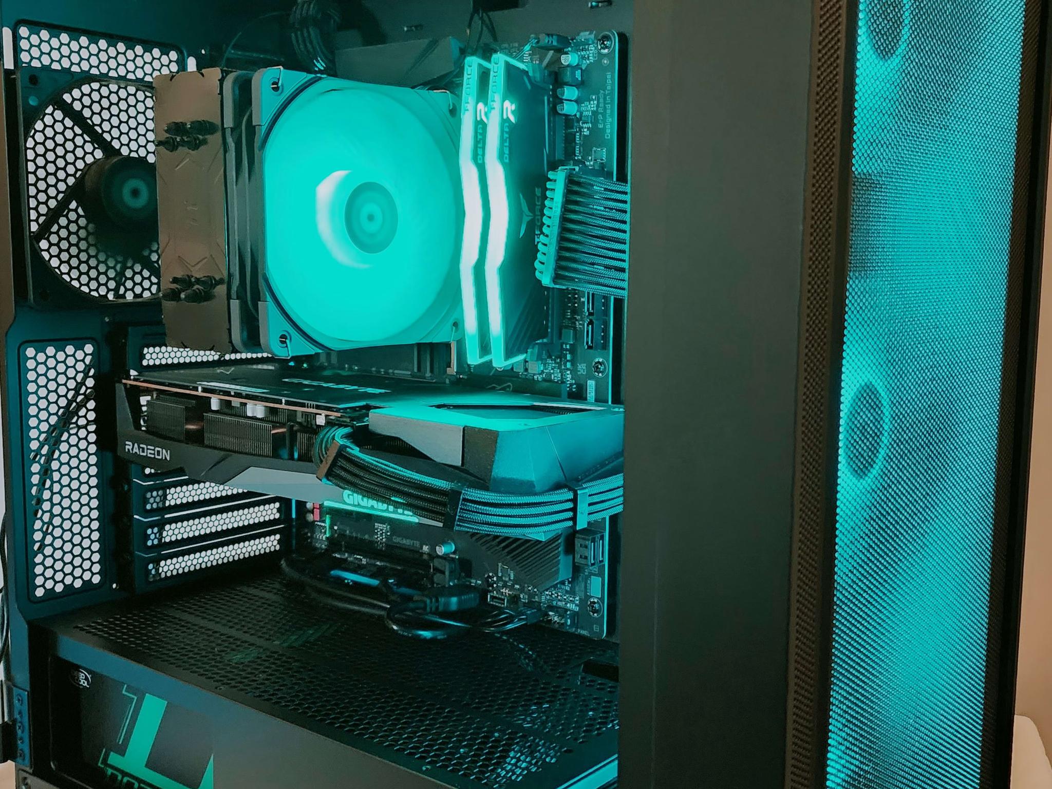 "Dynamic" Gaming PC R5 5600x w/ Gigabyte RX 6650XT | 16GB RAM | 1TB Gen4