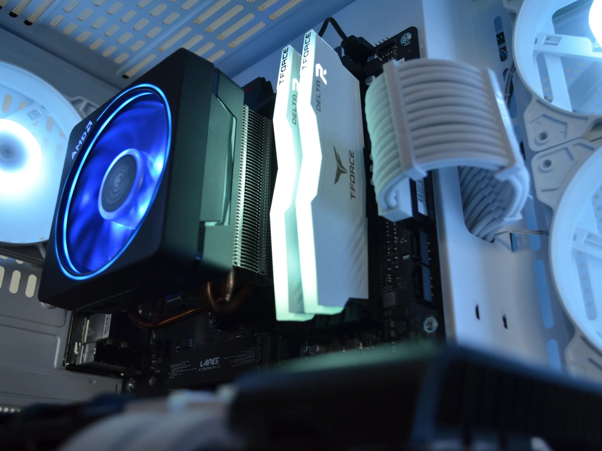 ❄️FrostBite V2🧊- Ryzen 7 CPU | RX 5700 XT, (RTX 3060 equivelent) | 1tb NVMe | WiFi 🧊