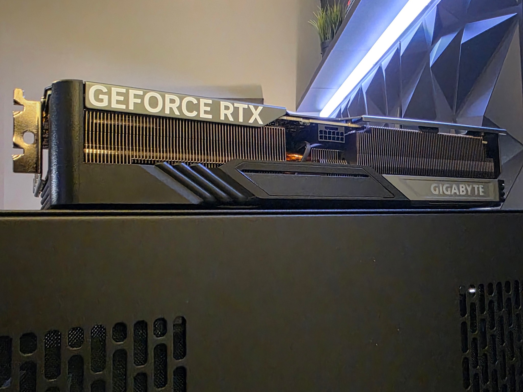 GIGABYTE RTX 4070 TI SUPER