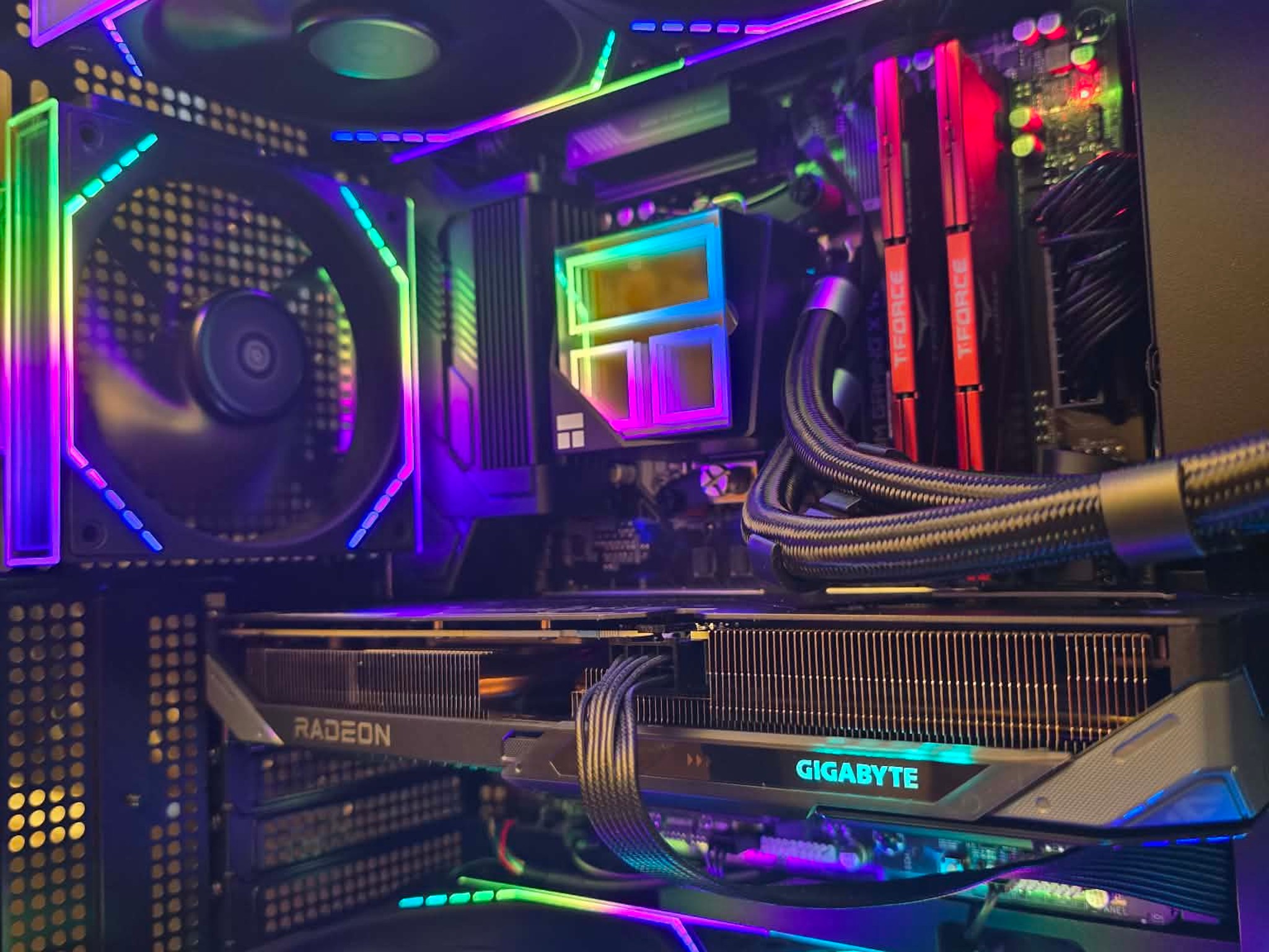 🚀 1440P ALL NEW CUSTOM AM5 PC | RX 9060XT 16GB | RYZEN 5 7600X | 1TB SSD | 32GB DDR5 6000MHZ 🚀