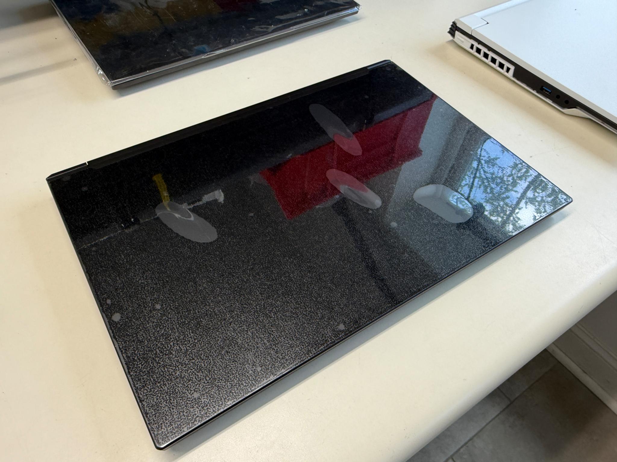 Eluktronics Max-17, i7-10875H, RTX 2080 Super, 32GB RAM, 1080p, 144HZ