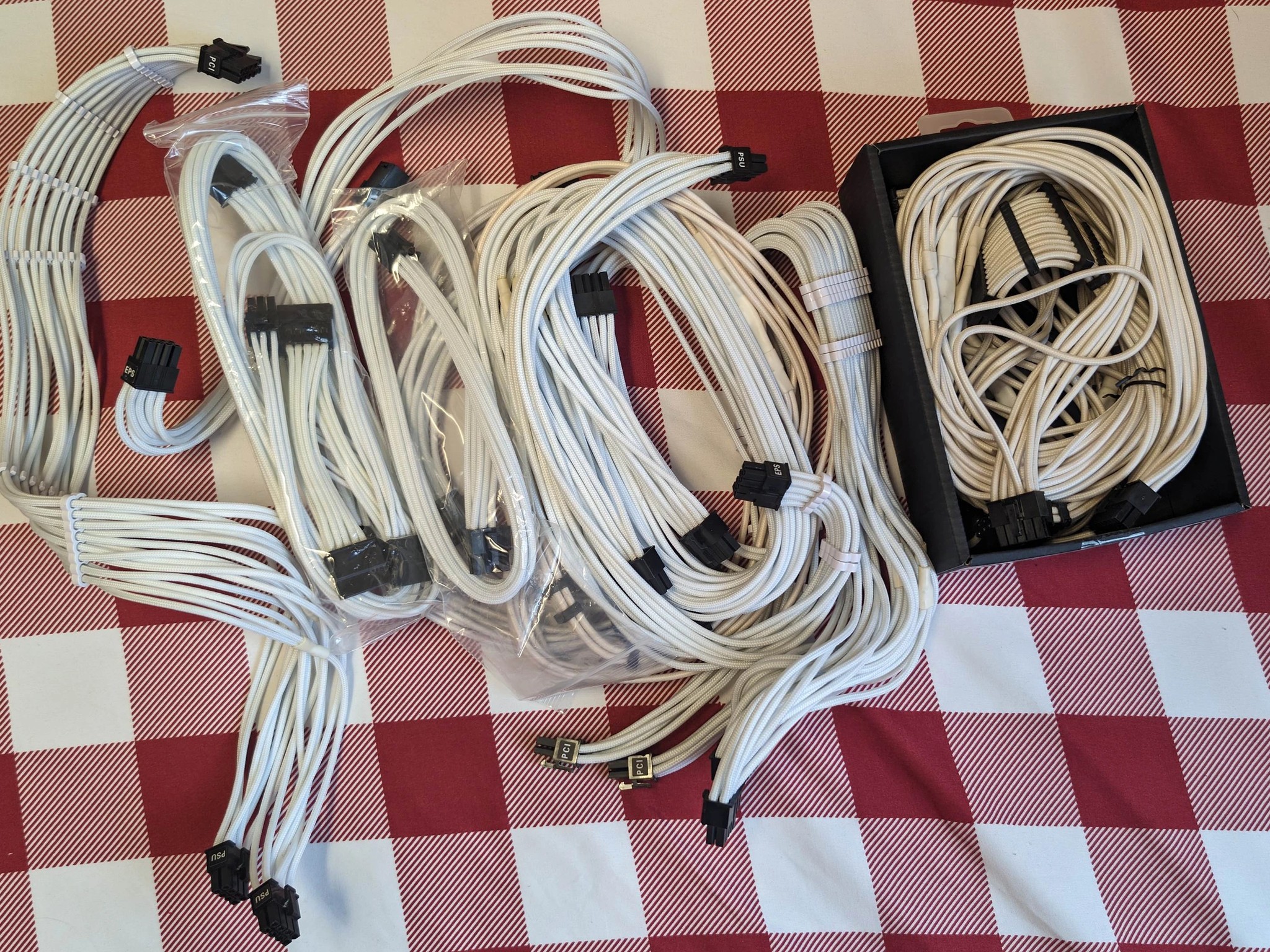 Corsair RM850X Fully Modular Power Supply w/ $350 worth of CableMod & Corsair Sleeved Cables