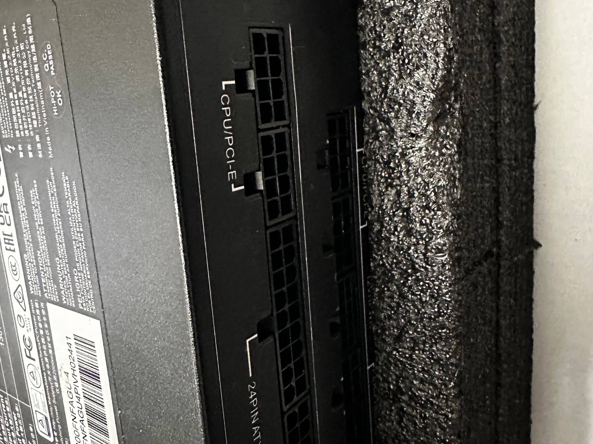 Thermaltake Toughpower GF3 1200W (missing cables)