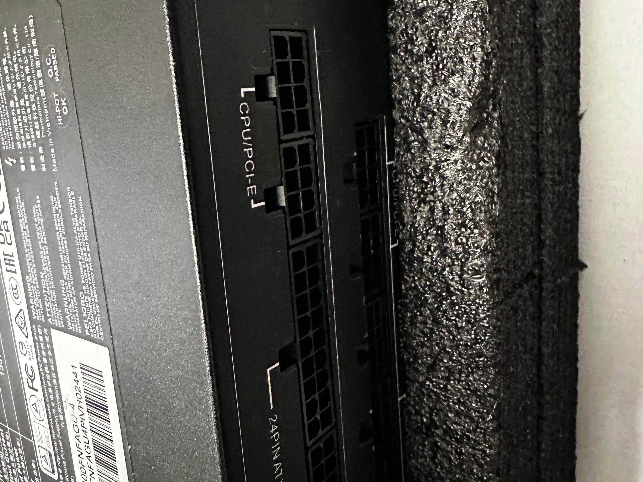 Thermaltake Toughpower GF3 1200W (missing cables)