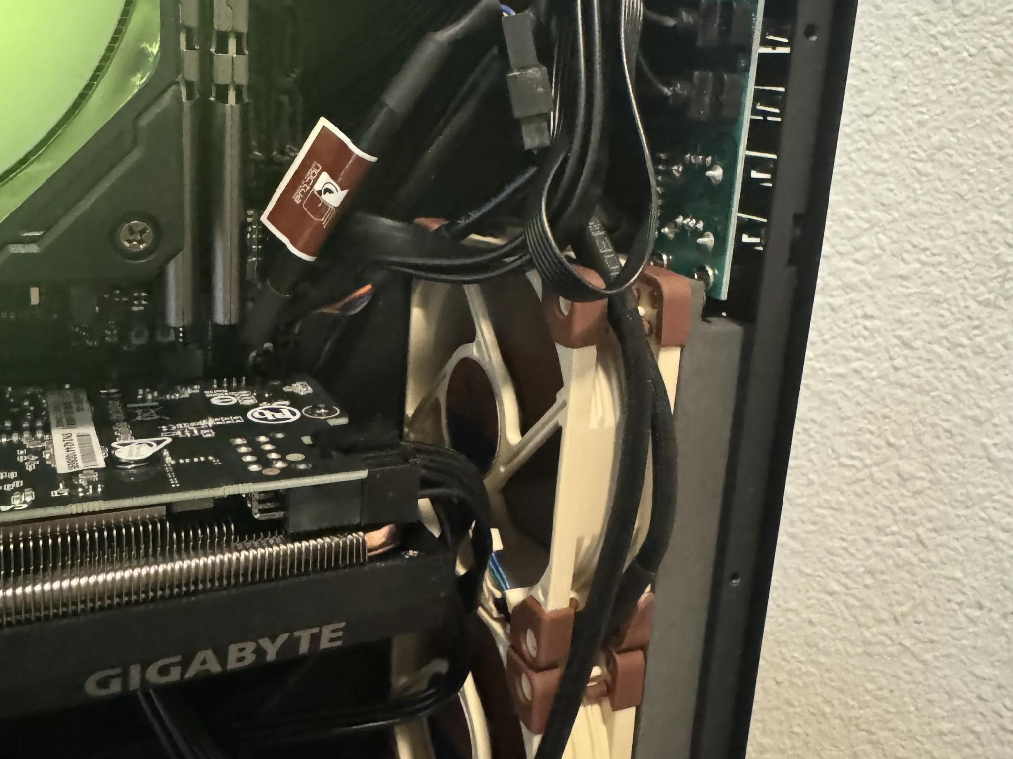 SFF 7.3L ITX PC 1080p Beast Ryzen 7 5700x3d + RTX 4060 OC + DDR4 32GB RAM 3200MHz