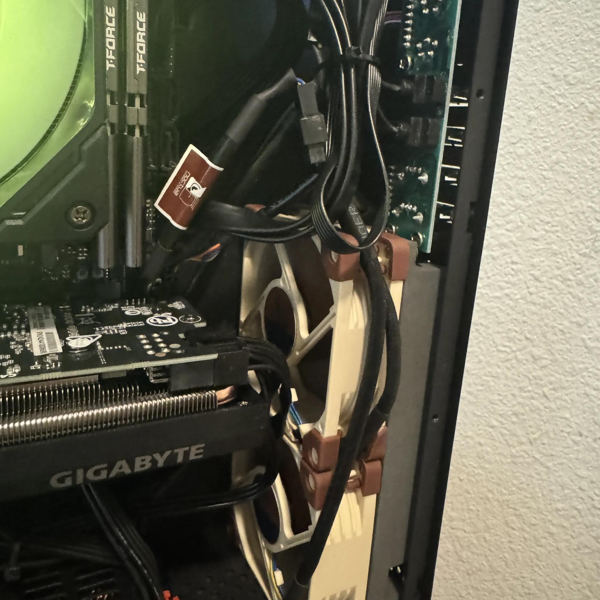 SFF 7.3L ITX PC 1080p Beast Ryzen 7 5700x3d + RTX 4060 OC + DDR4 32GB RAM 3200MHz