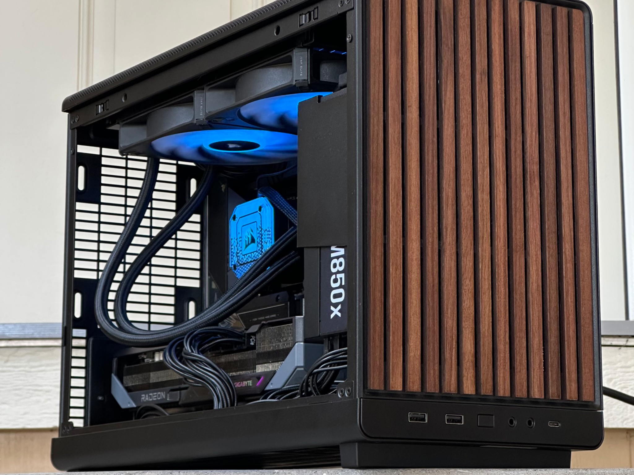 Gaming pc \ Rx 9070 XT \ i5-13600K \ 32GB 6000Mhz cl30 \ 2TB nvme ssd \ 850w psu \ Windows 11 Pro