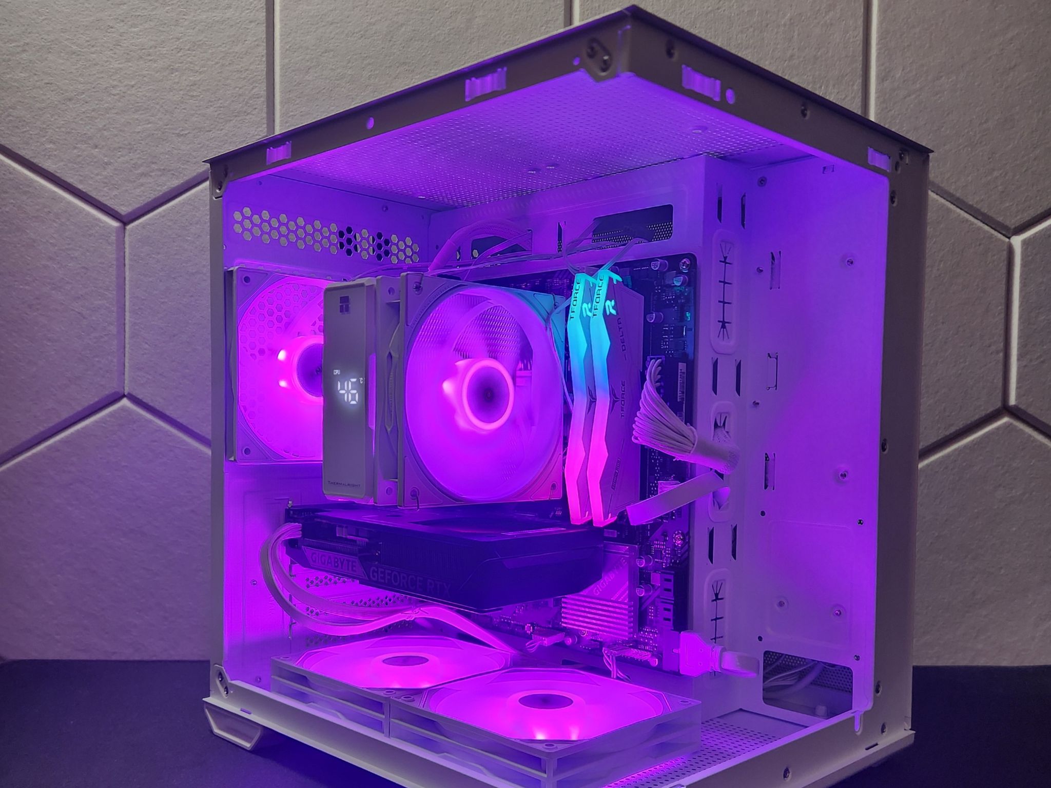"Frosty" RTX 5060| Ryzen 5 7600X | 16GB DDR5 | 1TB SSD | WIFI+BT