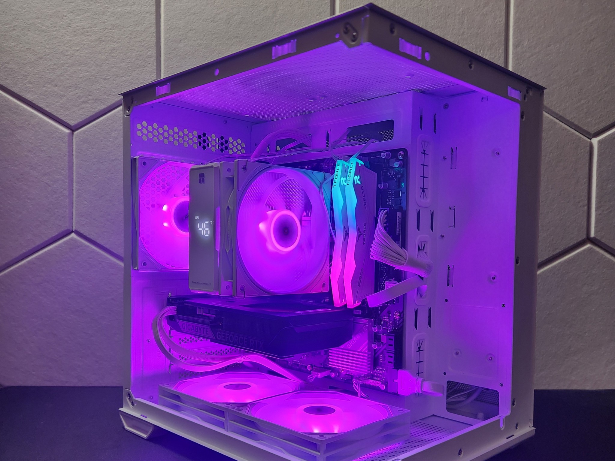 "Frosty" RTX 5060| Ryzen 5 7600X | 16GB DDR5 | 1TB SSD | WIFI+BT