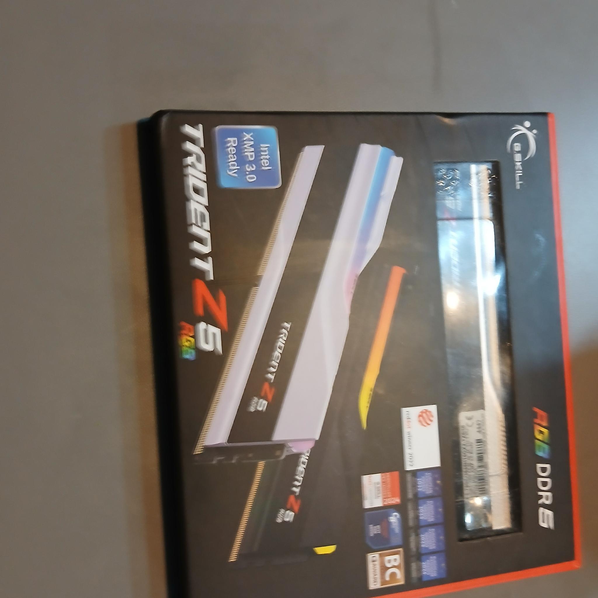 White g skill trident z5 rgb 16x2 ddr5 7800