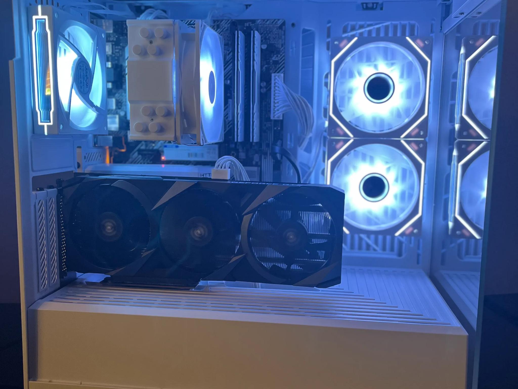 HYTE Y40| RTX 3060 12GB| I5 10400| 16GB DDR4