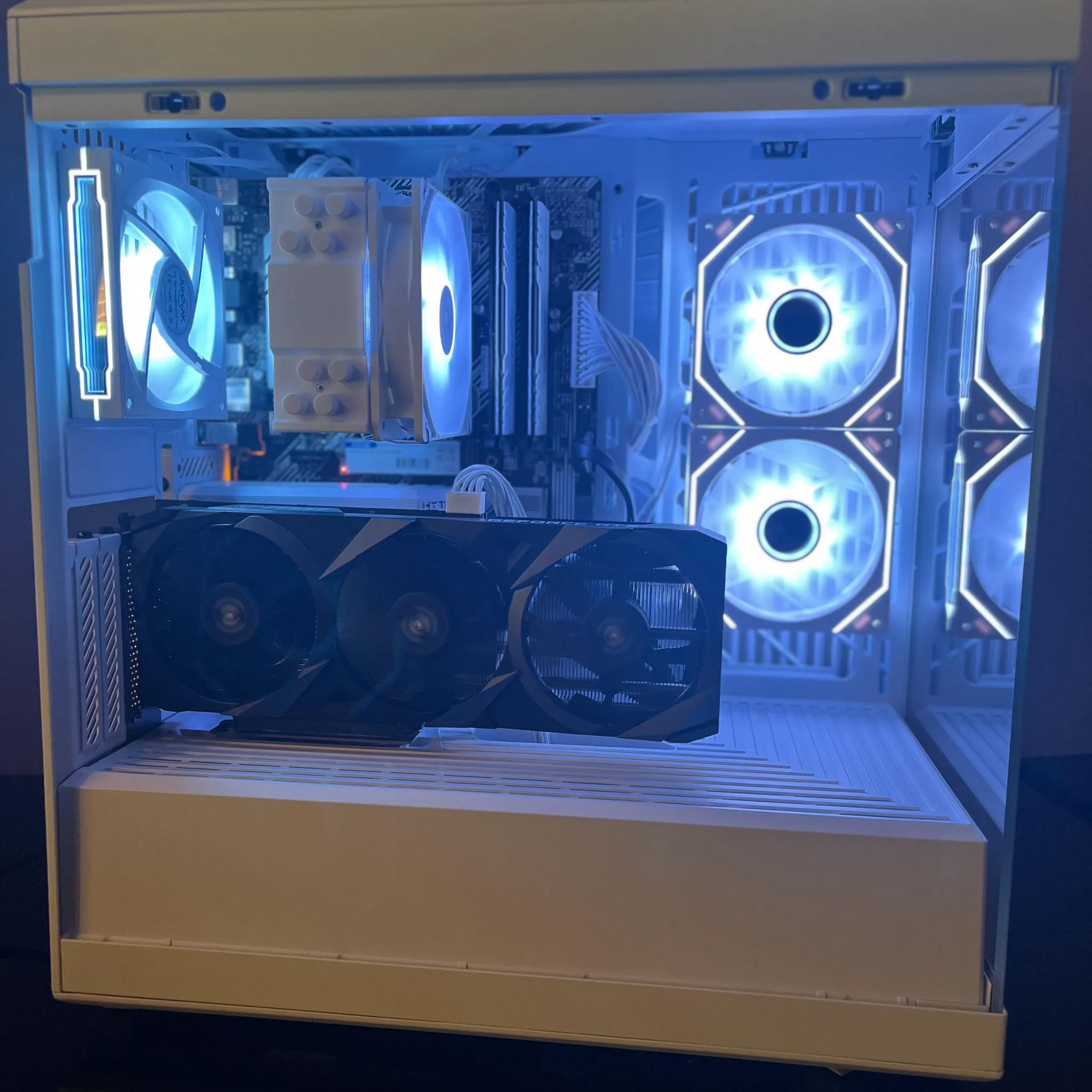 HYTE Y40| RTX 3060 12GB| I5 10400| 16GB DDR4
