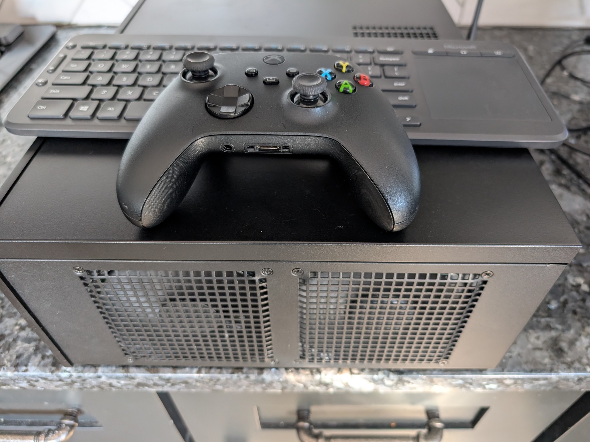 ⬛ "SLATE" - Living Room PC |4K Steam Machine | Console Killer | AM5 + RX 9060 XT 16GB🎮