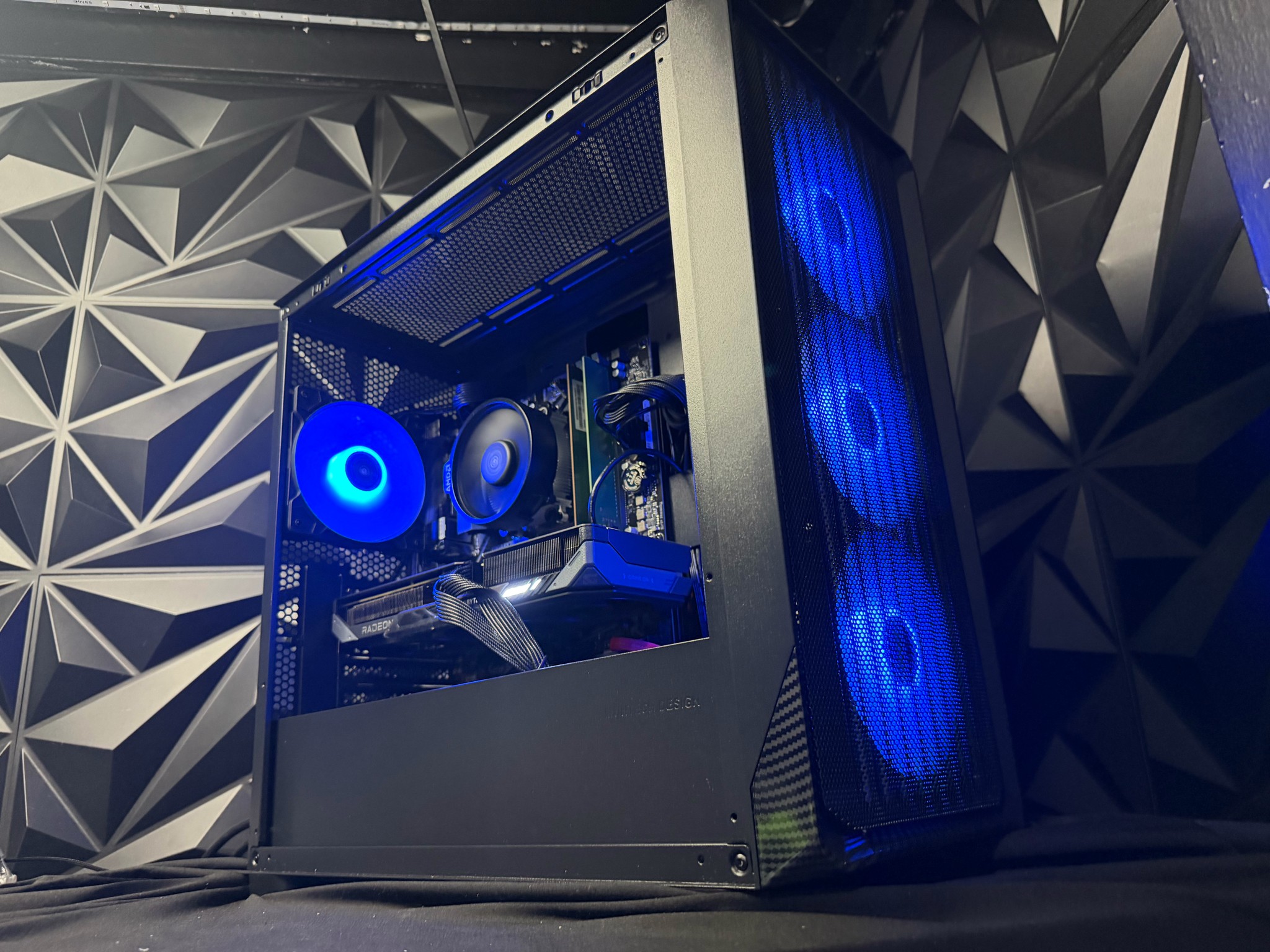 🖤⚡ DARK FIBER ⚡🖤 Ryzen 5 5500| RX 9060XT| 16 GB DDR4| 1.25 TB SSD| 650W PSU
